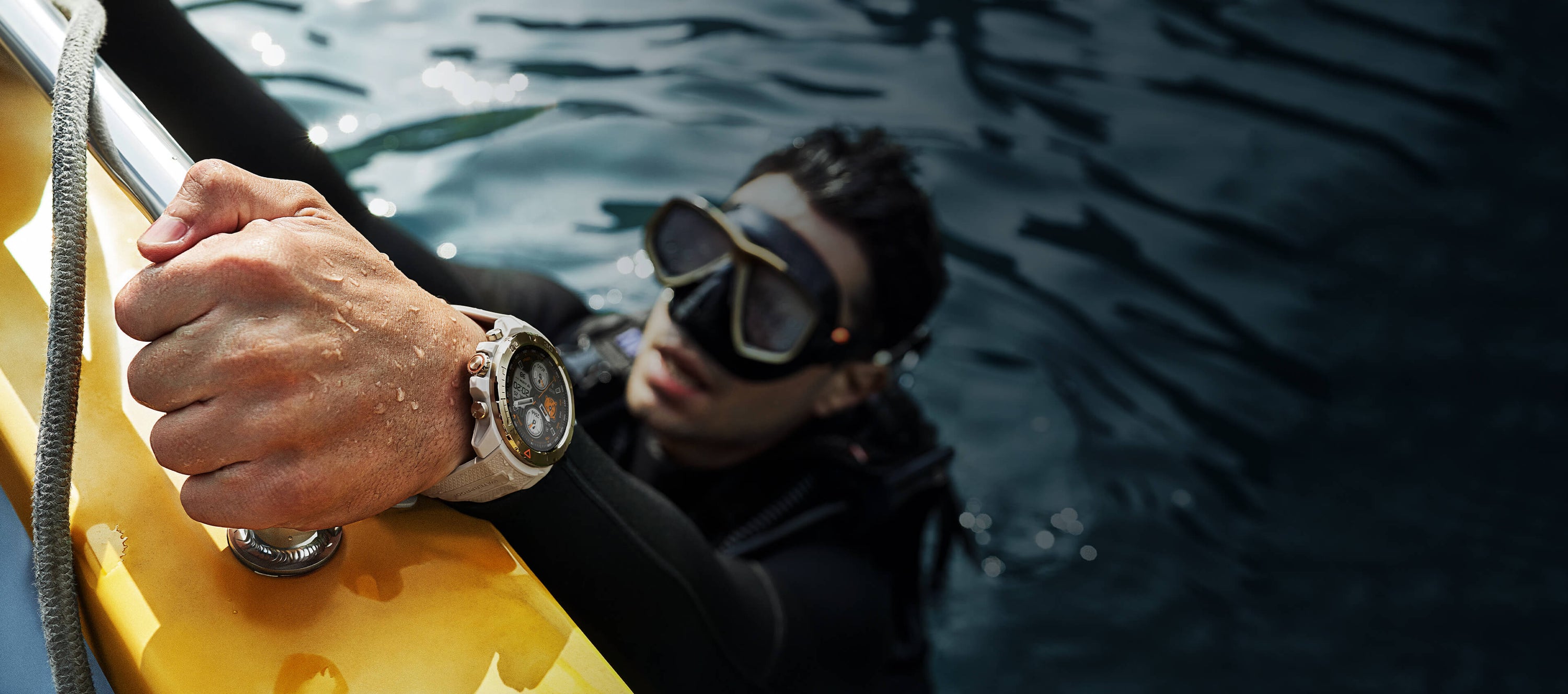 10ATM Waterproof
Whether wildly racing jet skis, surfing or snorkeling, it embraces all.
Equipped with a depth gauge, it supports recreational diving and freediving activities up to 30 meters deep.
Waterproof level: 100 meters
Maximum pressure: 10000hPa
Diving depth: <30 meters